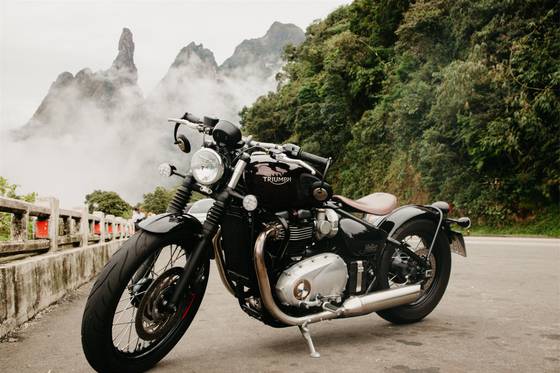 TRIUMPH BONNEVILLE BOBBER 1200 TRIUMPH BONNEVILLE BOBBER 1200